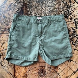 Army green Levi’s chino shorts